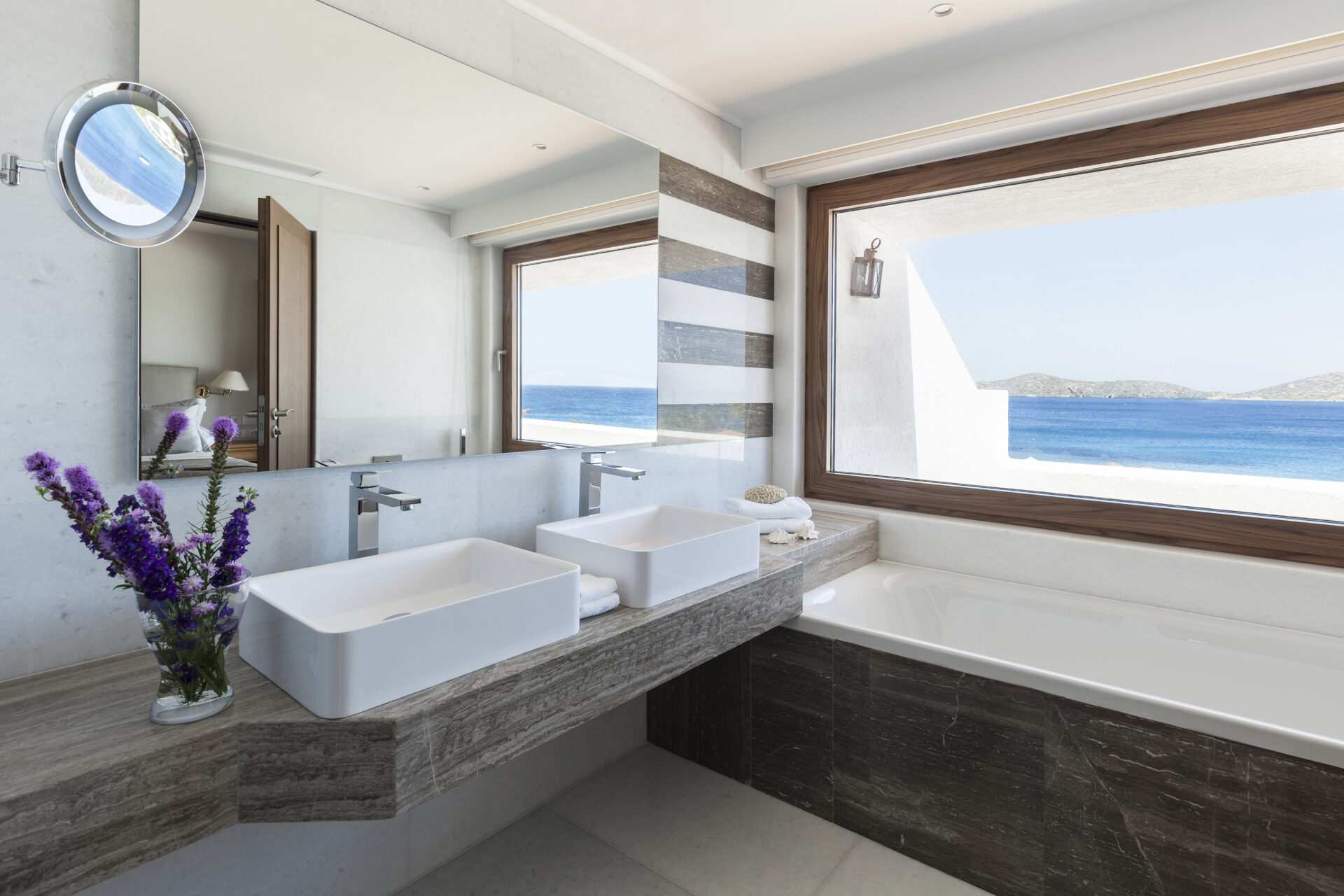 Minoan_Palace_Bathroom