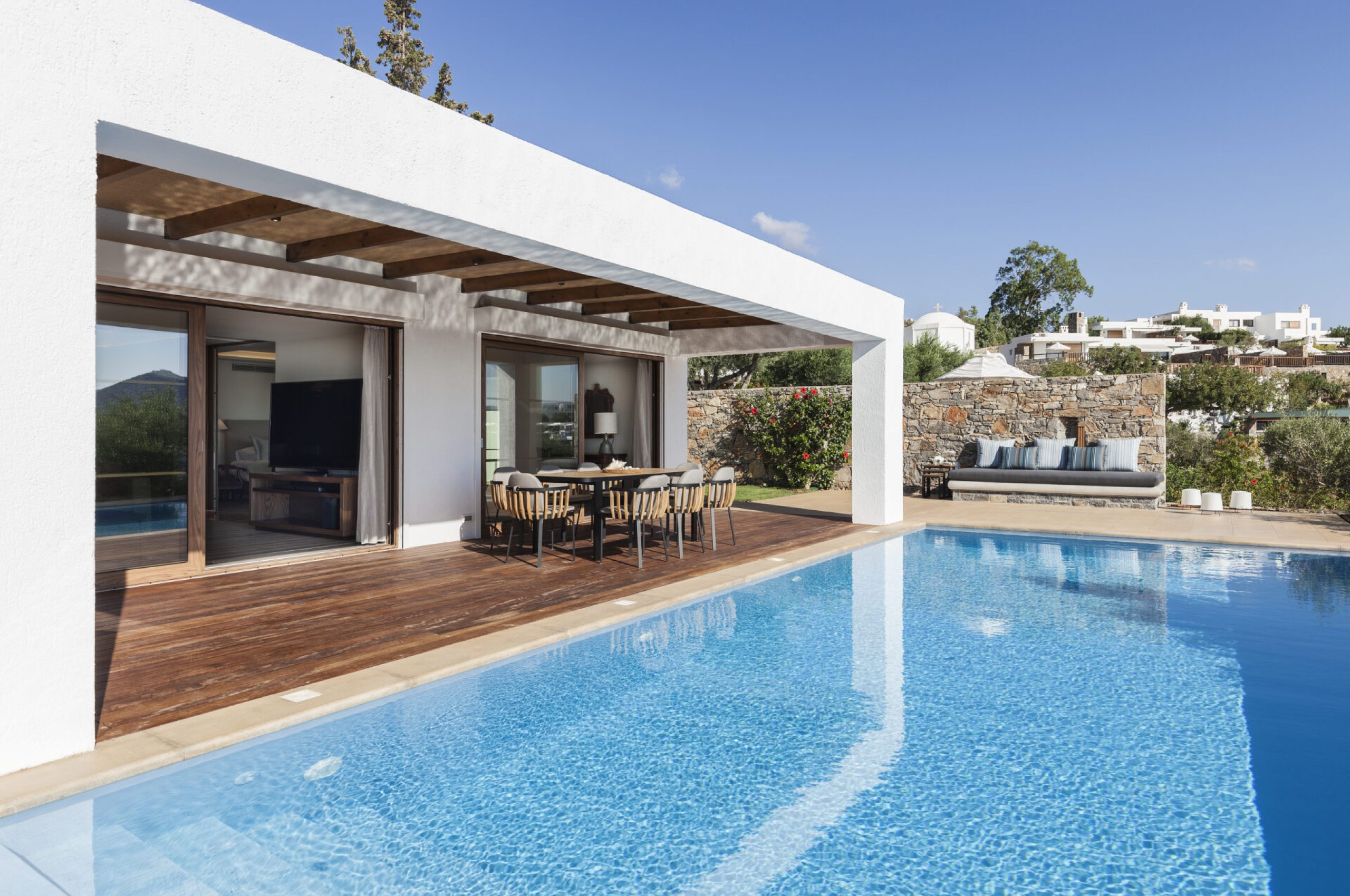 Minaon Palace Pool 2