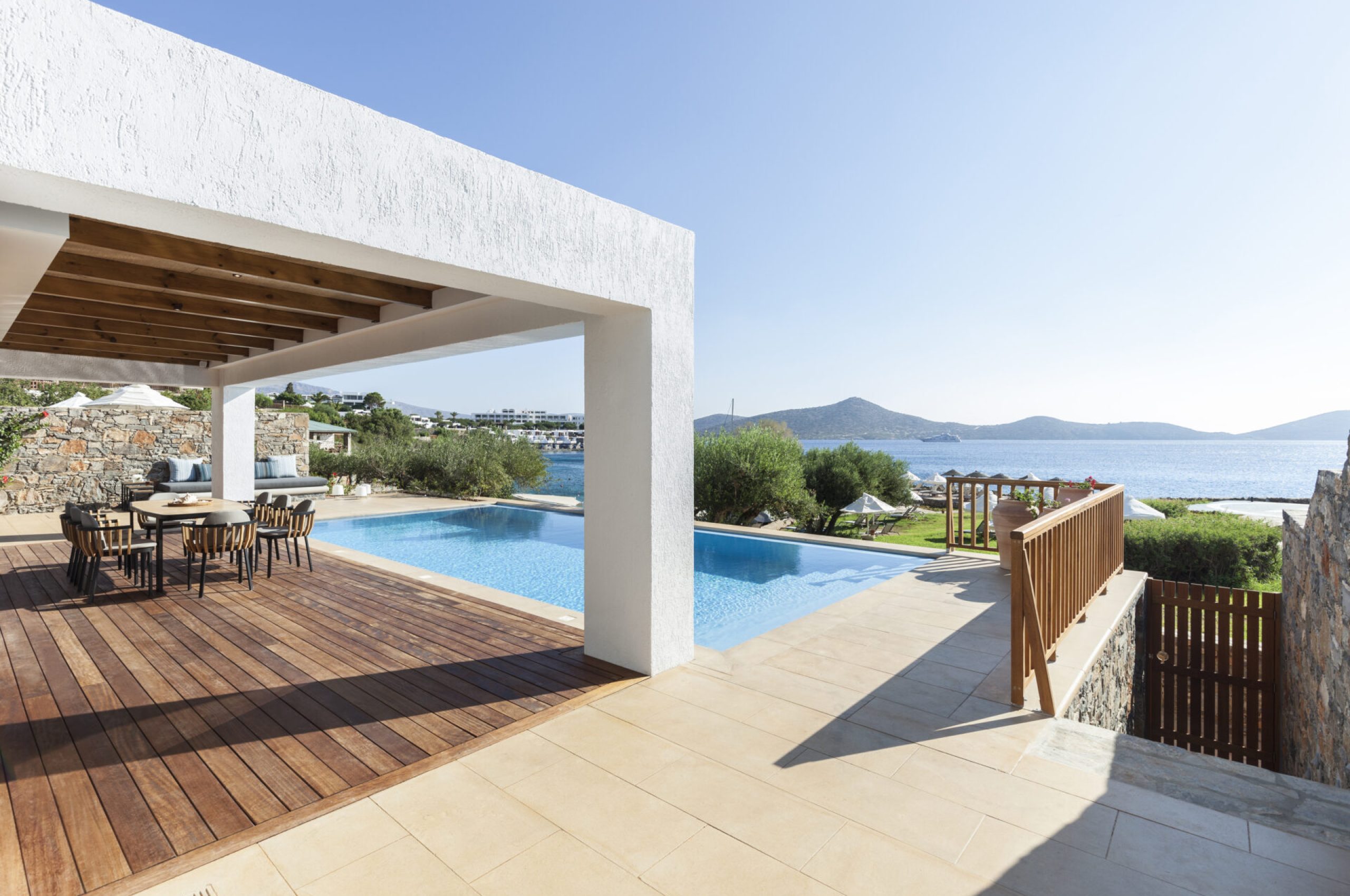 Minoan_Palace_outdoor_1