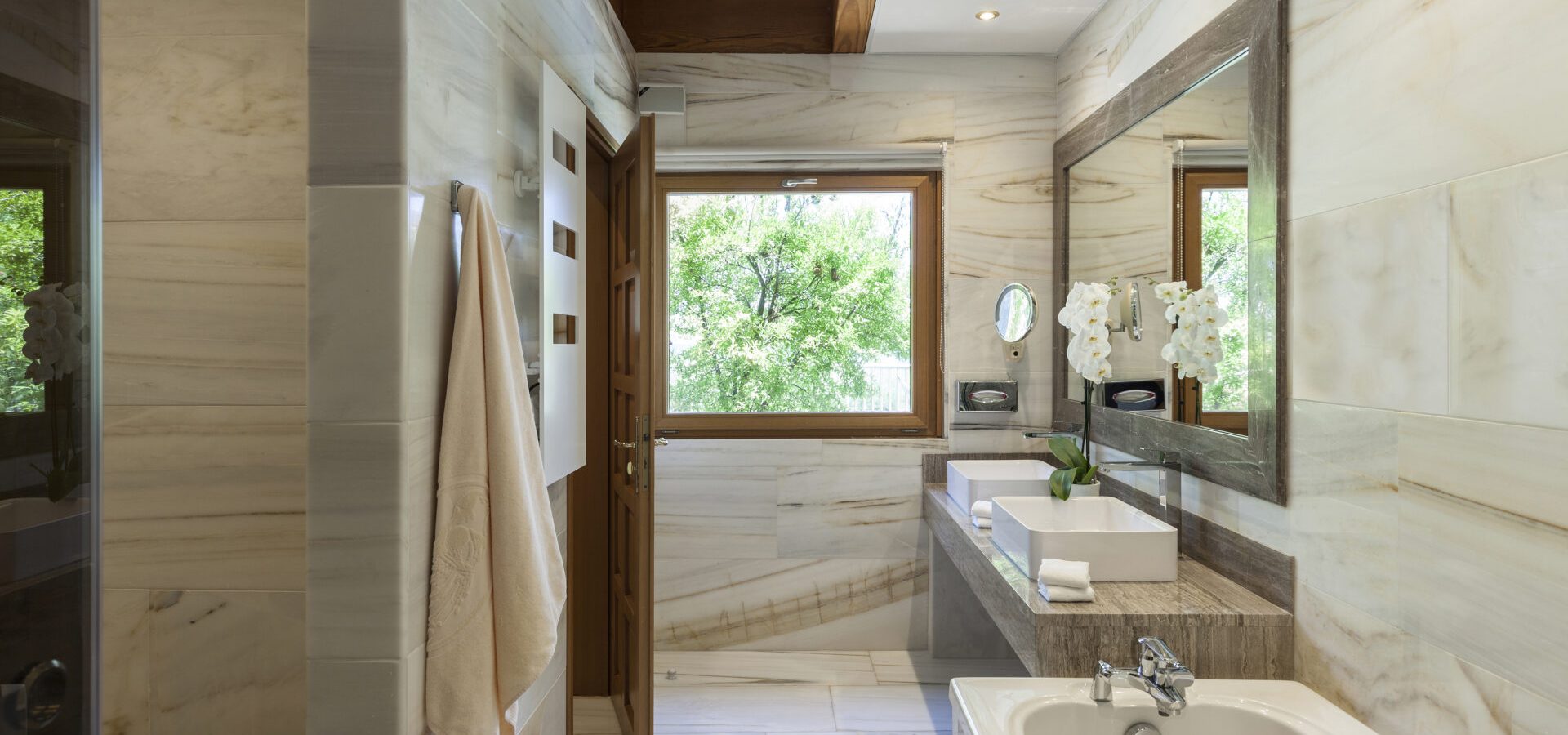 Minoan_Royalty_Bathroom_2