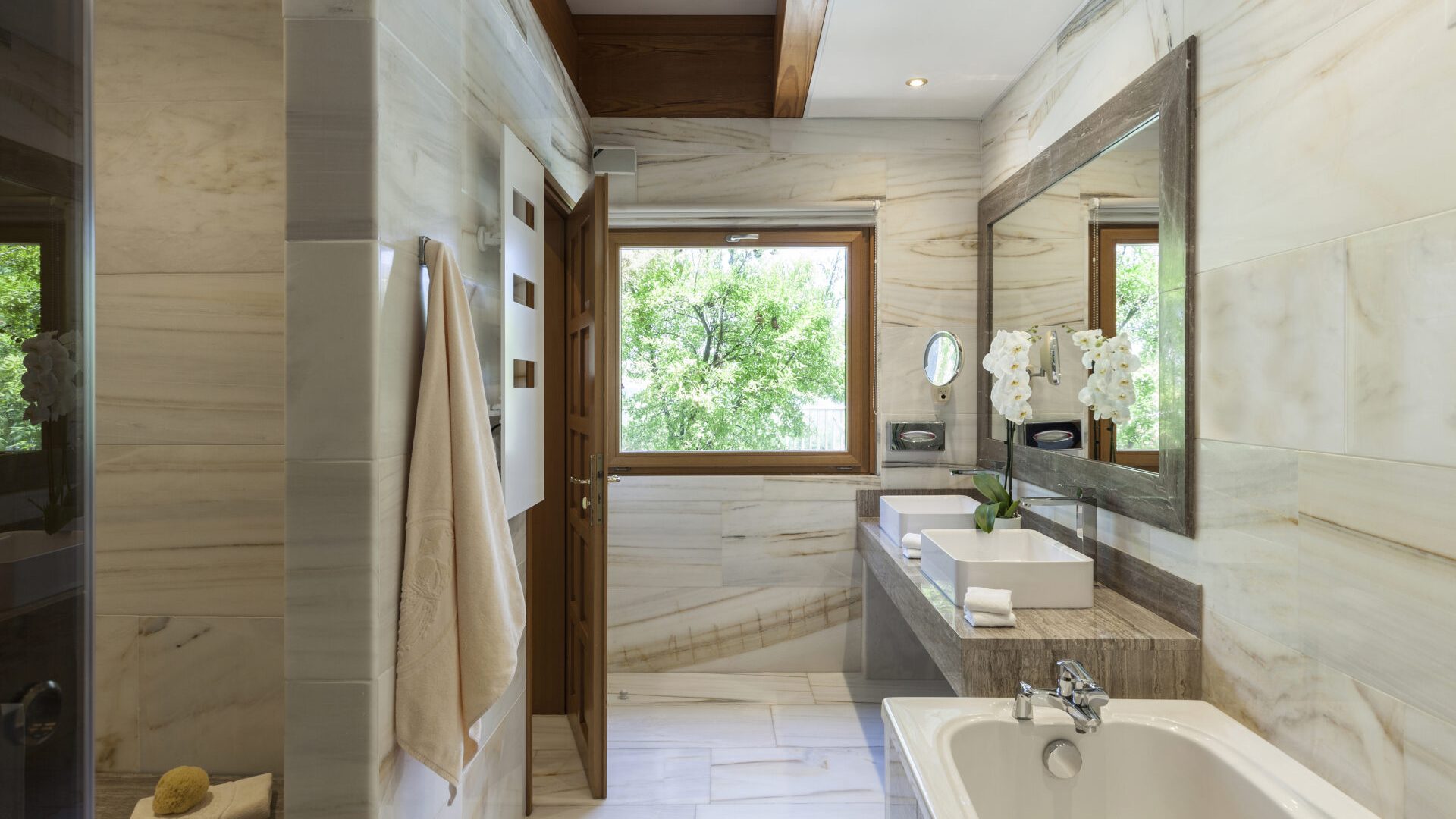 Minoan_Royalty_Bathroom_2