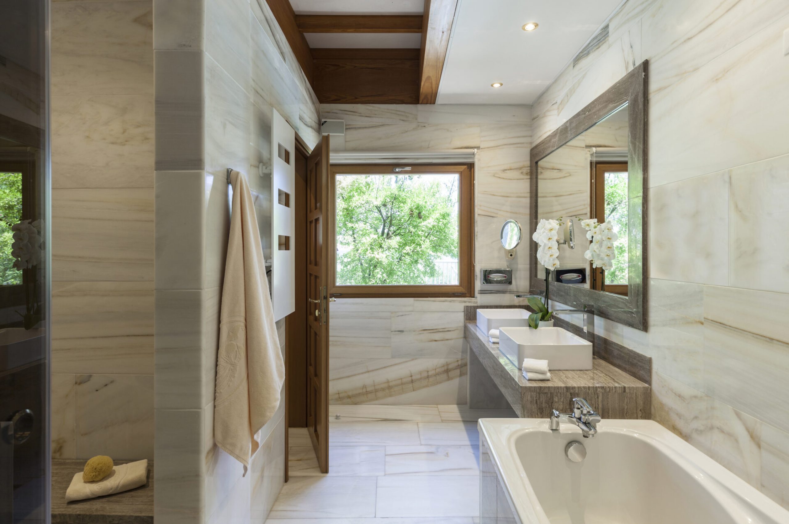 Minoan_Royalty_Bathroom_2