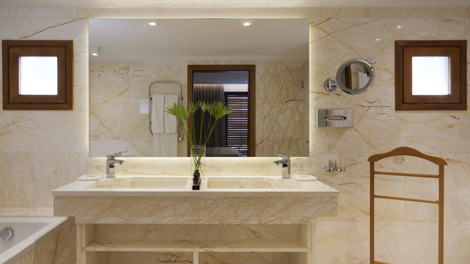 Superior_Bungalow_bathroom