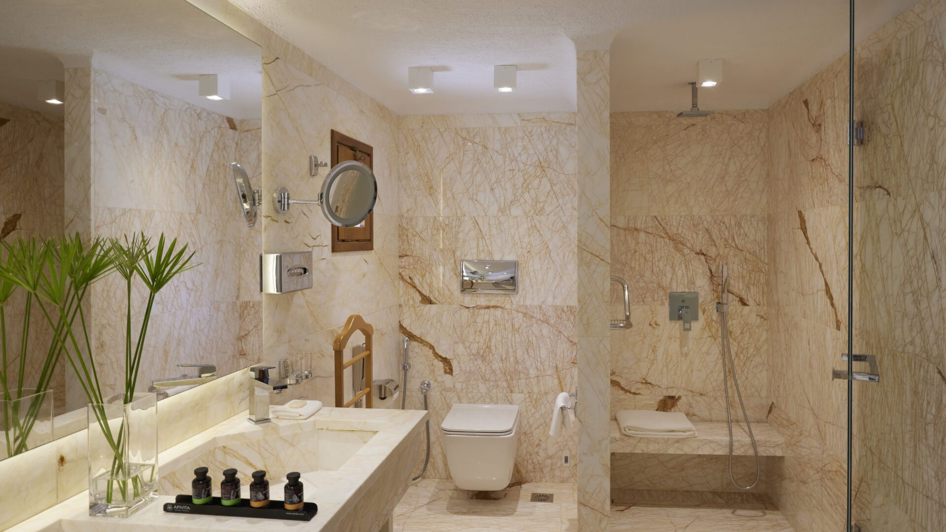 Superior_Bungalow_bathroom2